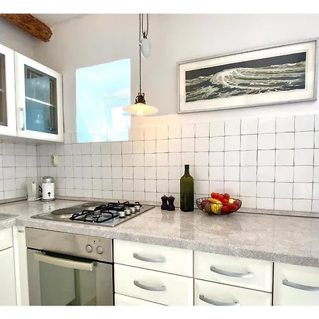 Beam Apartment *