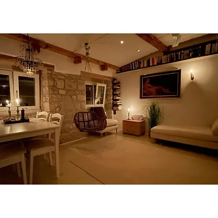 Beam Apartment *